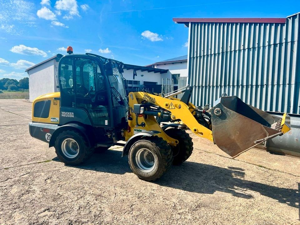 Radlader WL32 3,2 t Baumaschine Wacker Neuson mieten in Freystadt