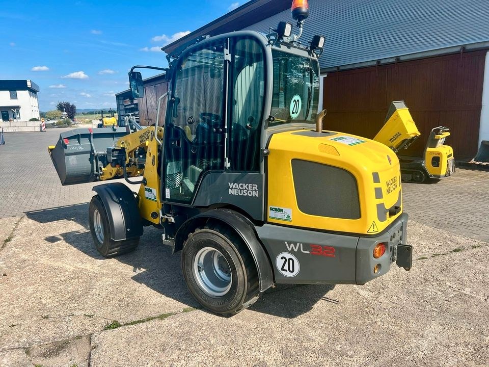 Radlader WL32 3,2 t Baumaschine Wacker Neuson mieten in Freystadt – 2