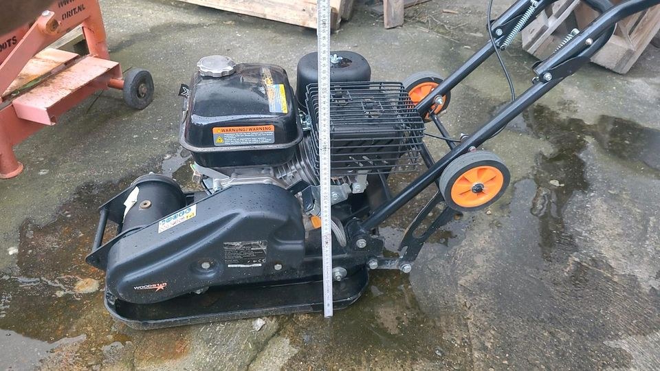 Rüttelplatte 60 kg Rüttler Baumaschine mieten in Freystadt