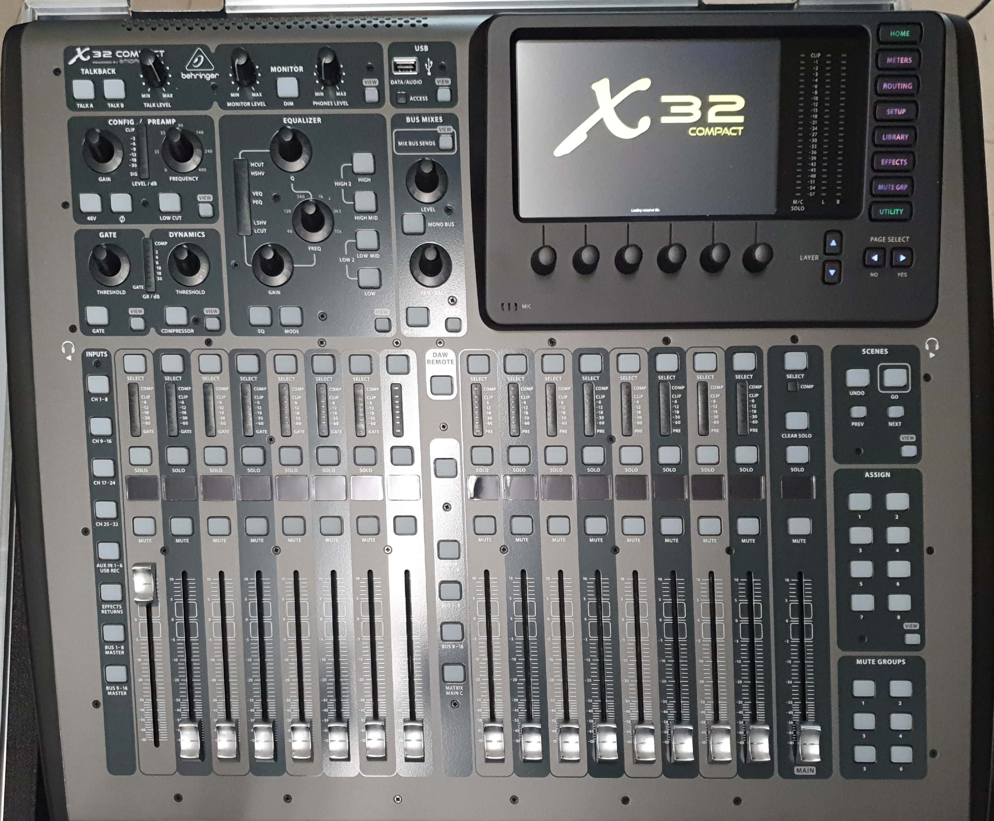 Mischpult Behringer X32 Compact – 4
