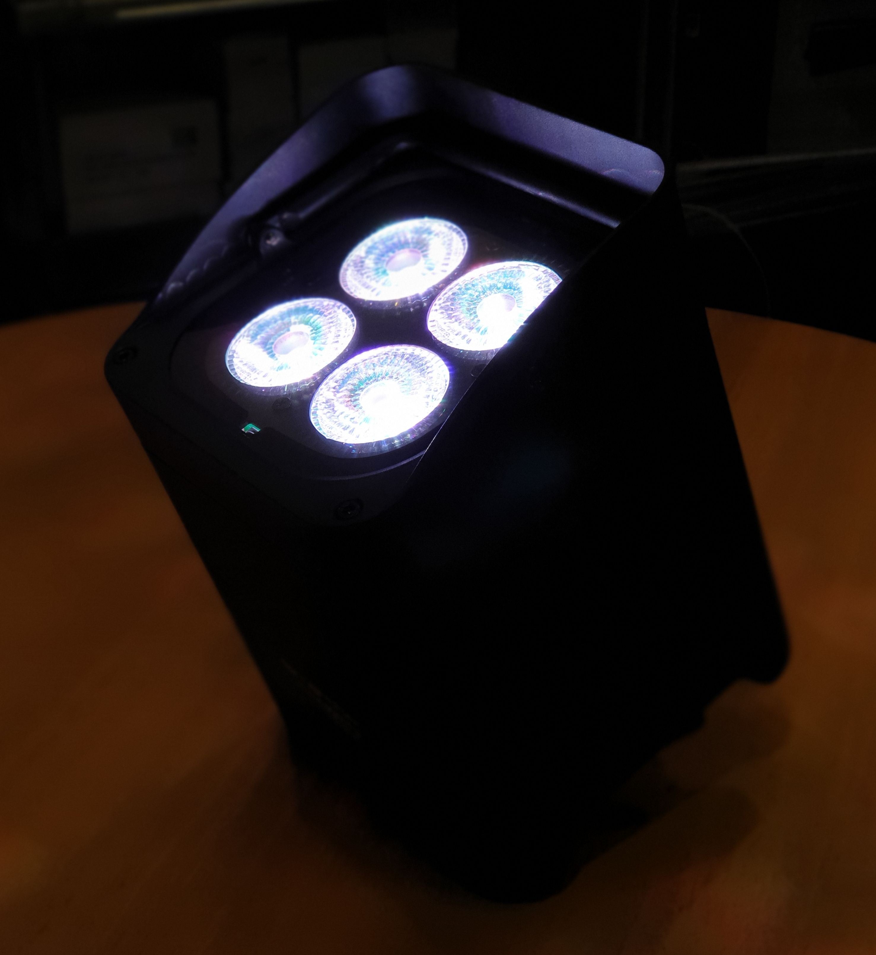 RGBW LED Akku Scheinwerfer / Floorspot Smartbat mit bis zu 12 Stunden Laufzeit, Fernbedienung, DMX, Sound to Light – 2