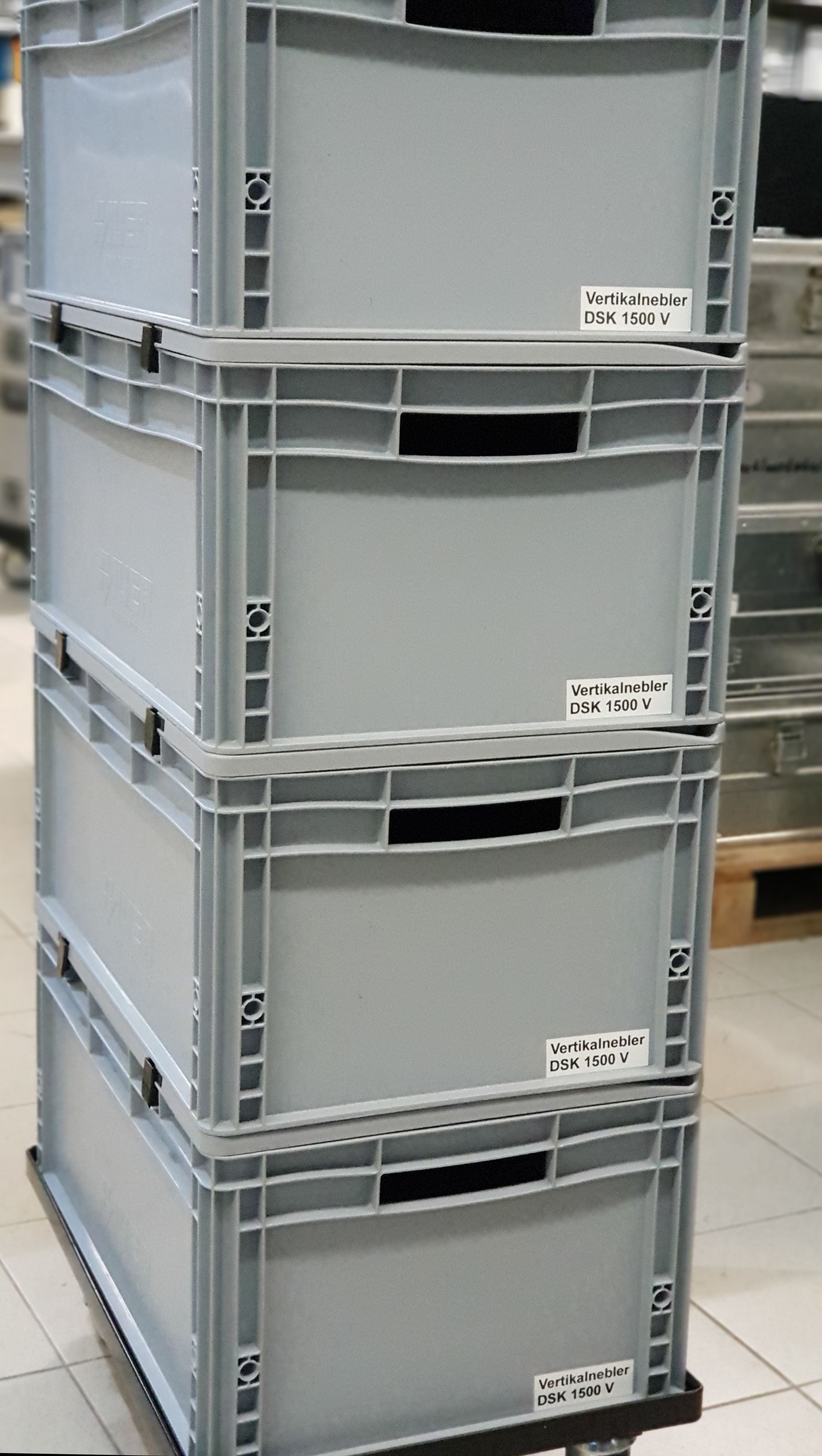 Professioneller Vertikalnebler mit LED Beleuchtung - DJ-Power DSK-1500V – 2