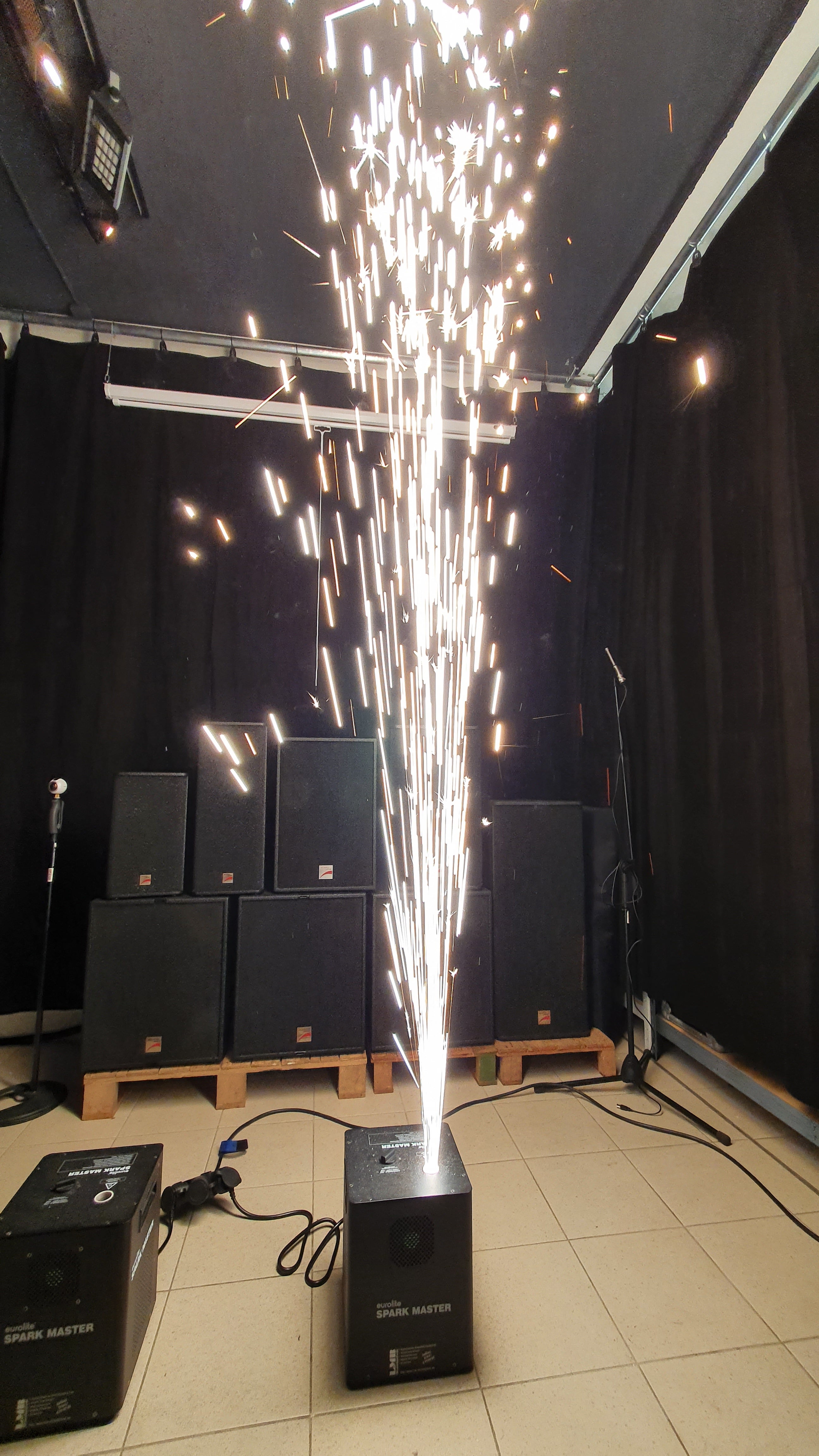 Spark Master Funkeneffekt, KALTES Feuerwerk, für drinnen und draußen geeignet – 3