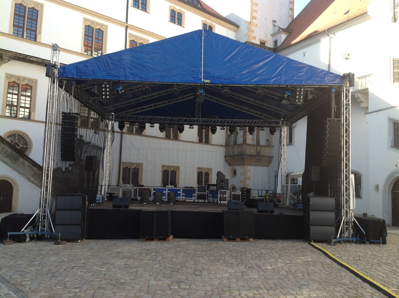 Bühne Milos MR2 10x8 mieten bei LTT Eventtechnik