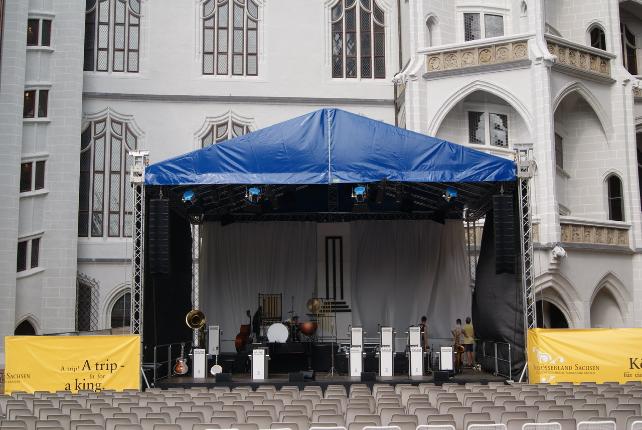 Bühne Milos MR2 12x10 mieten bei LTT Eventtechnik
