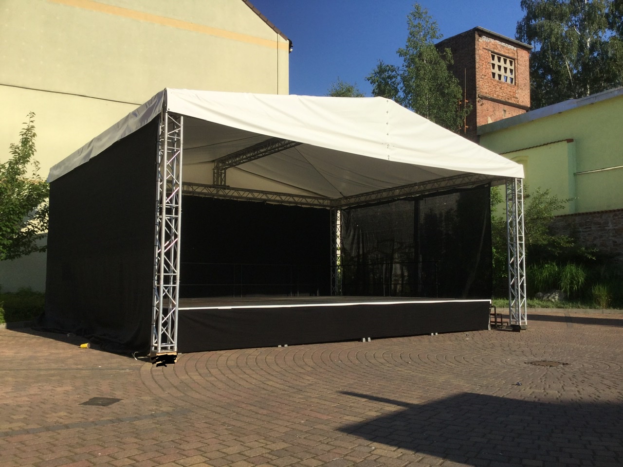 Bühne Globaltruss 8x6 weiss mieten bei LTT Eventtechnik