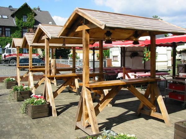 Stehtisch Überdacht aus Vollholz – 2