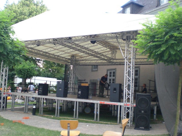 mobile Bühne mit Traversendach – 2