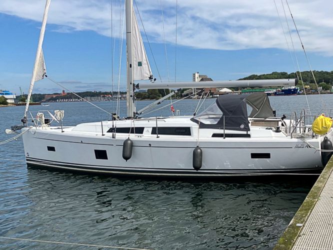 Hanse 388 (22-24) ab Rostock mieten bei MOLA Yachting