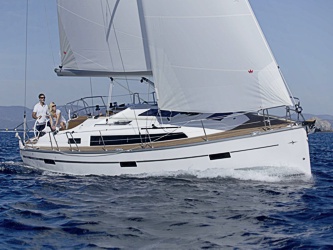 Bavaria Cruiser 37 ab Stockholm mieten bei MOLA Yachting