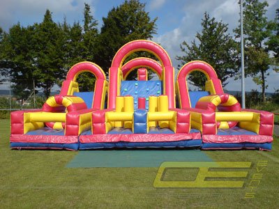 Hüpfburg Parkour mieten bei Oppermann Events