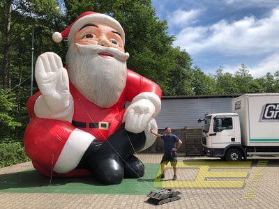 Eyecatcher Weihnachtsmann mieten bei Oppermann Events
