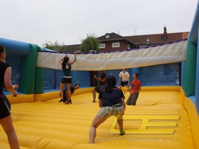 Aufblasbares Beachvolleyballfeld mieten bei Oppermann Events