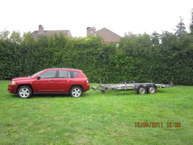 Jeep + Autotransportanhänger / Transporter + Autotransportanhänger