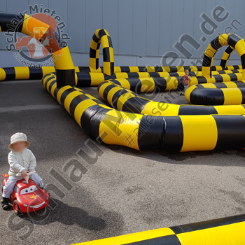 Parcours aufblasbar 20m x 25m inkl. Zubehör mieten