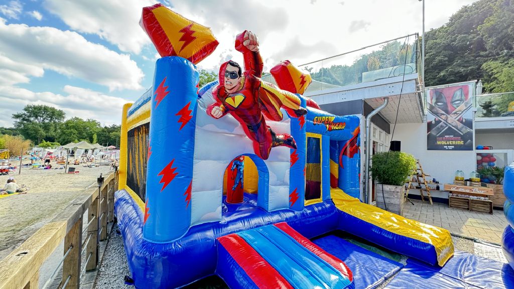 Marvel Superhelden Hüpfburg mieten bei Crypton Event GmbH (GF Jörg Cziesla)