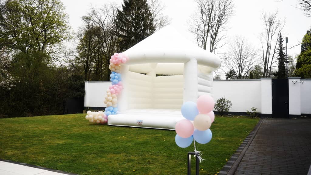 Hüpfburg Hochzeit mieten bei Crypton Event GmbH (GF Jörg Cziesla)