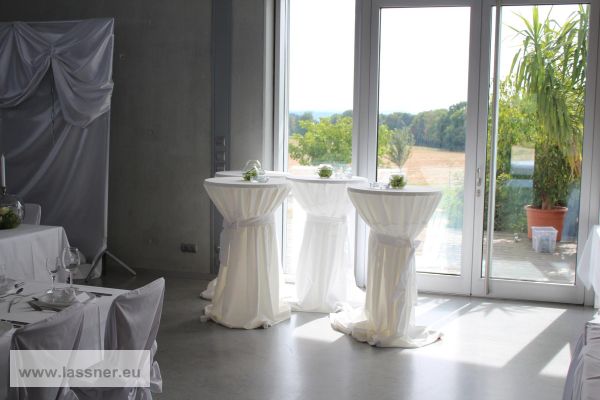 Stehtisch Hussen elegant mieten bei Lassner Catering & Eventausstatter, Ian Townsend