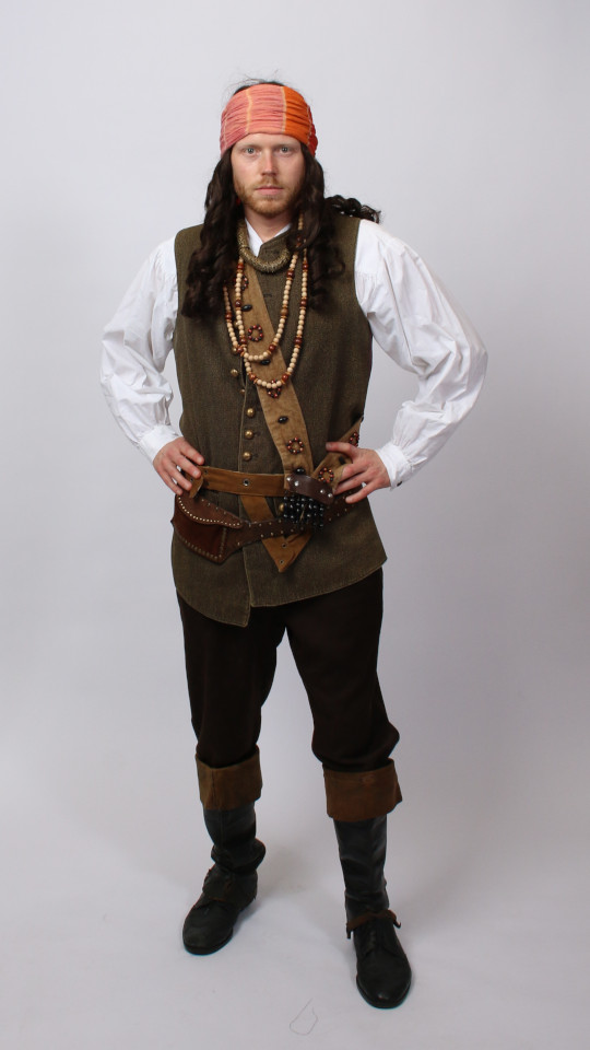 Pirat Outfit – Grün (Weste, Hose, Gamaschen, Gürtel, Tuch und 2 Ketten) mieten
