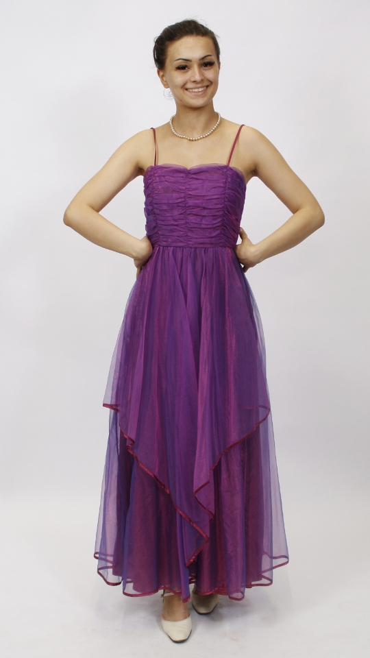 50er Jahre Outfit – Violett (Kleid, Handschuhe, Ohrringe und Kette) mieten