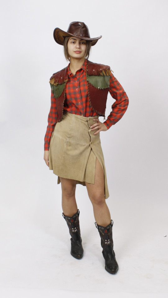 Cowgirl (Lederweste und Hut) mieten