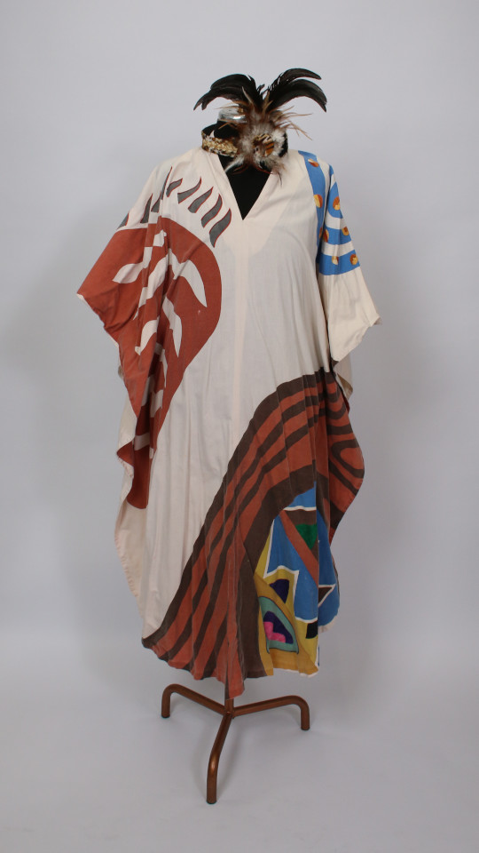 Afrikaner Outfit – Beige-Bunt (Gewand und hochwertiger Federkopfschmuck) mieten
