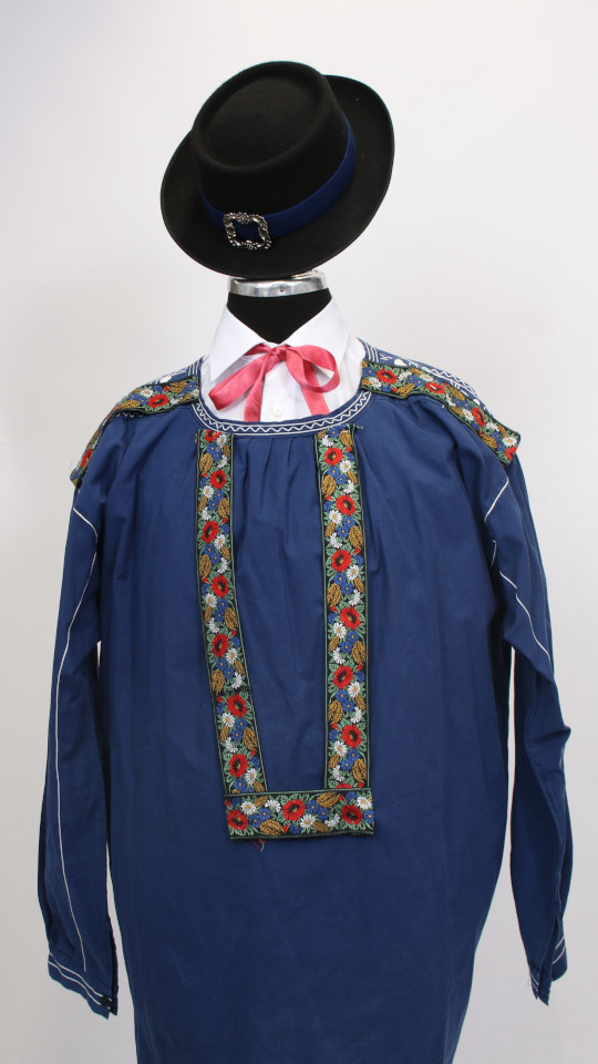 Schweizer Tracht – Hirten – Bauern Outfit (Hemd, Schleife und Hut) mieten