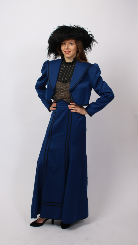 Jahrhundertwende Outfit – Damen – Blau (Jacke, Rock, Bluse, Federhut, Schirm, Pompadure, H