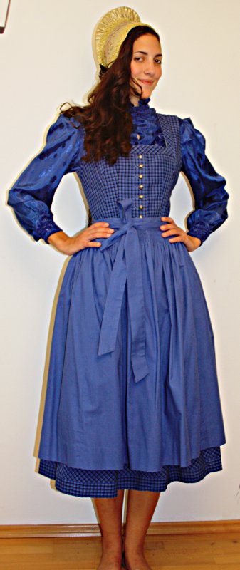 Rheinland-Pfälzer Tracht – Damen (Dirndl, Bluse, Schürze, Haube, Kniestrümpfe und Schuhe)