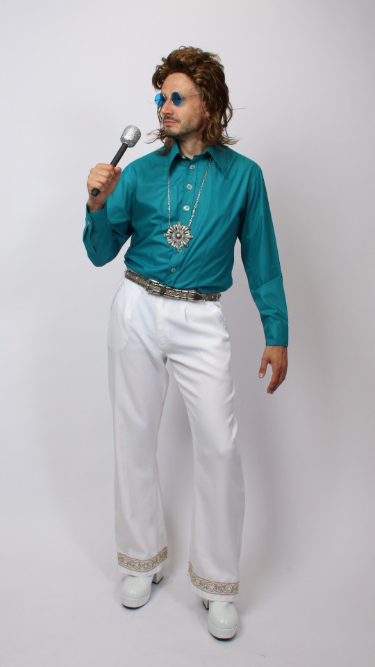 70er Jahre – ABBA Outfit – Herren – Petrol (Hemd, Hose, Gürtel, Kette, Plateau Schuhe) mie
