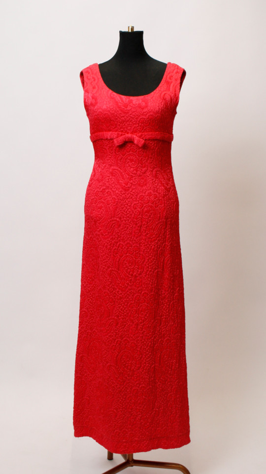 60er Jahre Outfit – Damen – Dunkel-Magenta (Kleid, Handschuhe und Tasche) mieten