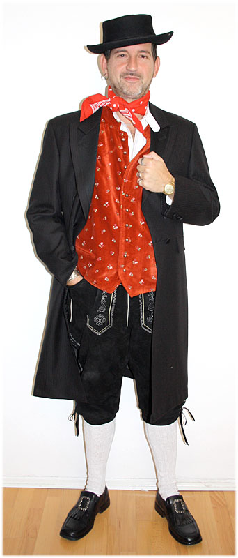 Schwarzwälder Tracht (Gehrock, Weste, Lederhose, Hut, Hemd, Dreieckstuch, Kniestrümpfe und
