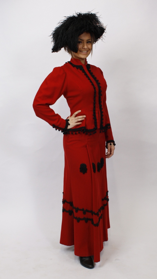 Reiterin – Antik – Rot (Jacke, Rock und Hut) mieten