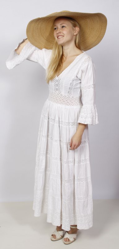 60er Jahre Outfit – Weiß (Kleid, Hut, Ohrringe und Kette) mieten