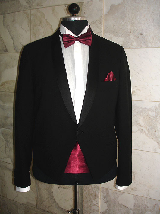 Kellner – Butler – Diener Outfit (Jacke, Fliege und Kummerbund) mieten