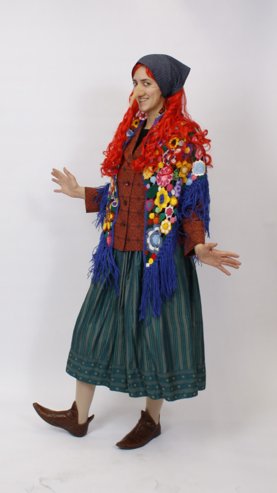 Kleine Hexe Outfit (Jacke, Rock, Schultertuch und Kopftuch) mieten