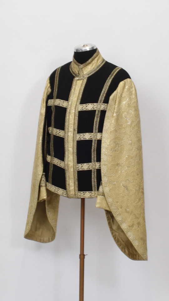 Mittelalter – Edelmann Outfit – Gold-Schwarz (Jacke und Barett) mieten