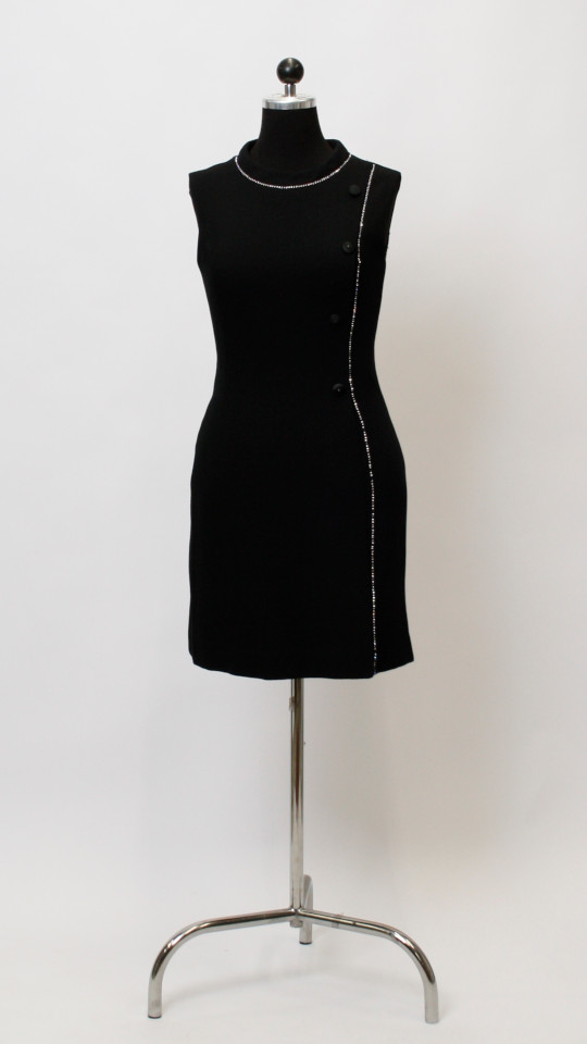 60er Jahre – Audrey Hepburn Outfit – Damen – Schwarz (Kleid, Ohrringe und Tasche) mieten