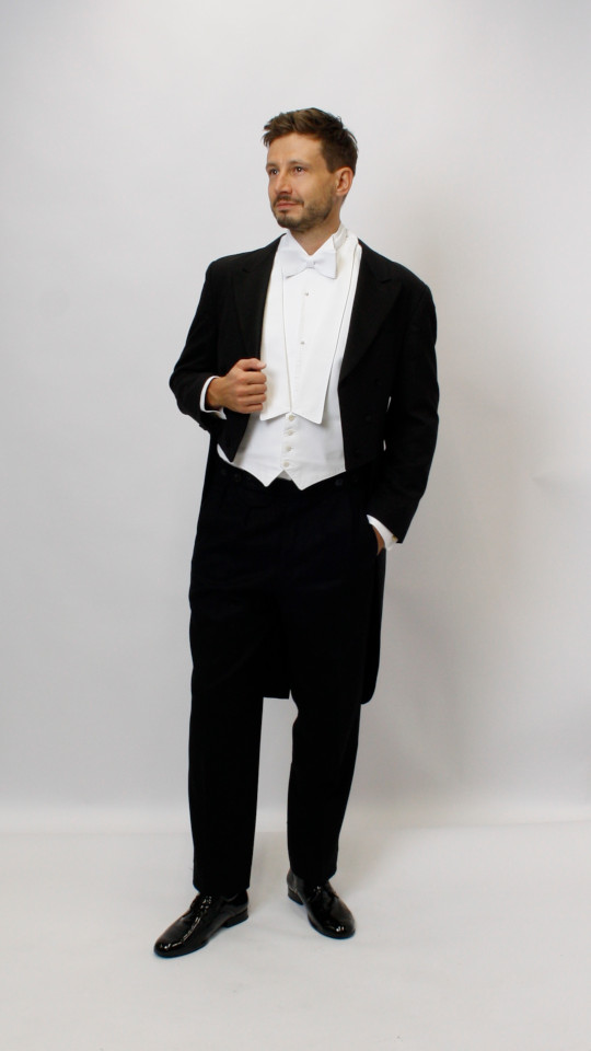 Gala Dinner – Theater Outfit Herren (Frack, Weste, Hemd, Hose, Fliege und Manschettenknöpf