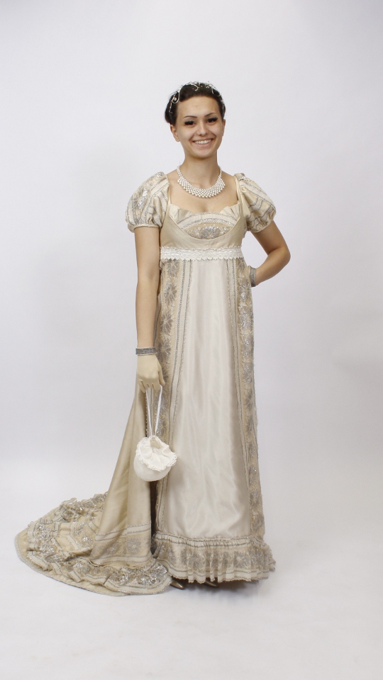 Empire – 19. Jahrhundert Outfit – Damen – Creme-Silber (Kleid, Handschuhe und Pompadure) m
