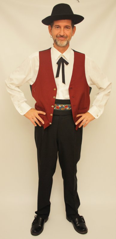 Graubündener Tracht (Weste, Hemd, Hose, Halsschleife, Gürtel, Kniestrümpfe und Haferlschuh