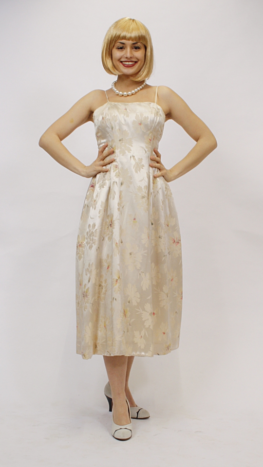 50er Jahre Outfit – Damen – Beige (Kleid, Plüschstola, Handschuhe und Kette) mieten