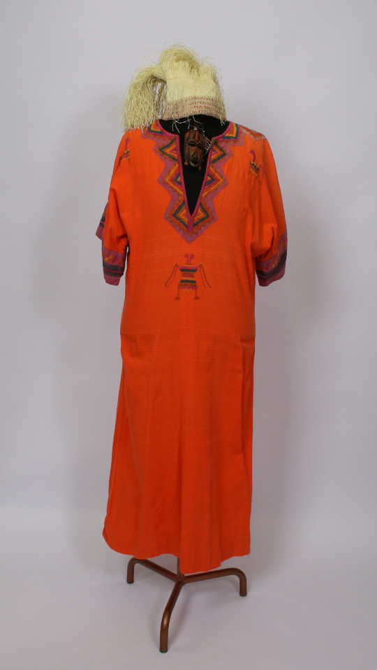 Afrikaner Outfit – Orange (Gewand, Kopfbedeckung, Halsschmuck) mieten
