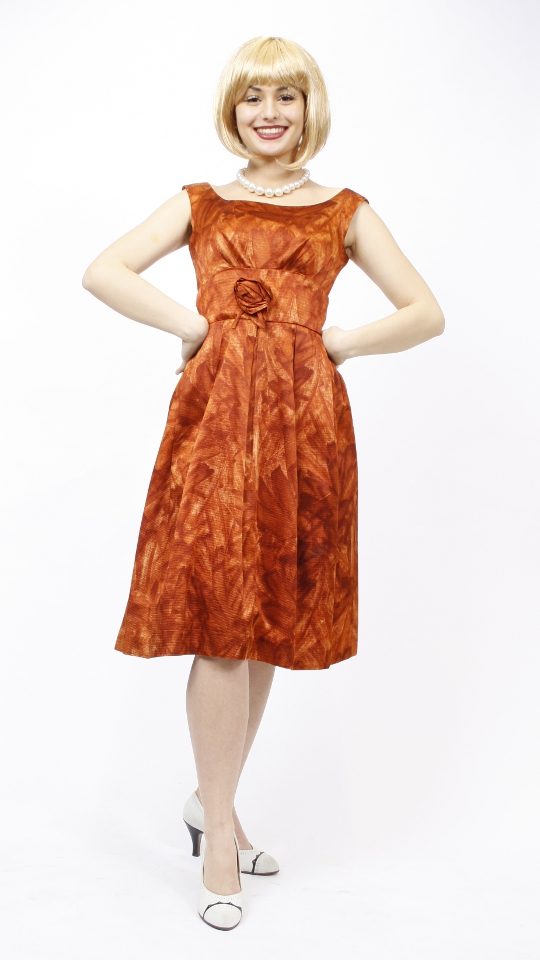 50er Jahre Outfit – Damen – Orange-Braun (Kleid, Kette, Ohrringe, Handschuhe und Tasche) m