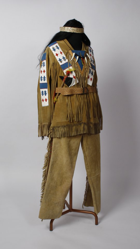 Indianer – Winnitou Outfit (Lederoberteil, Stirnband und Kette) mieten