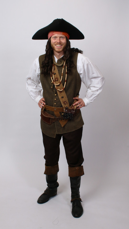 Pirat Outfit – Grün (Weste, Hose, Gamaschen, Gürtel, Tuch und 2 Ketten) mieten