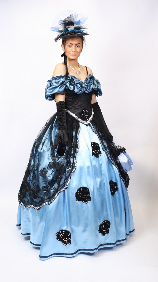 Aschenputtel Outfit – Hellblau (Kleid, Reifrock, Hütchen und Kette) mieten