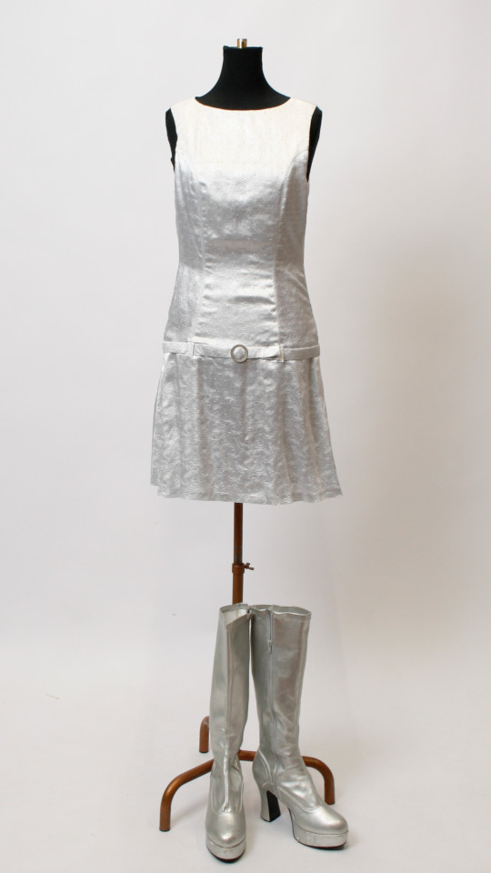 60er Jahre Outfit – Damen (Kleid und Stiefel) mieten