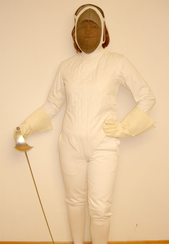 Fechter Outfit (Fechtanzug, Kniestrümpfe, Helm, Handschuhe und Degen) mieten