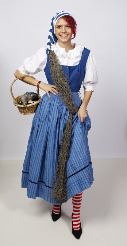 Fischerin – Historisches Outfit (Kleid, Bluse, Schürze, Zipfelmütze, Netz, Kniestrümpfe un